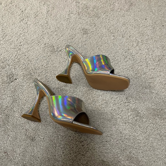 SHOES - Picture 4 of 5